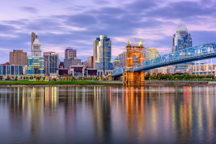Cincinnati, Ohio, USA downtown skyline